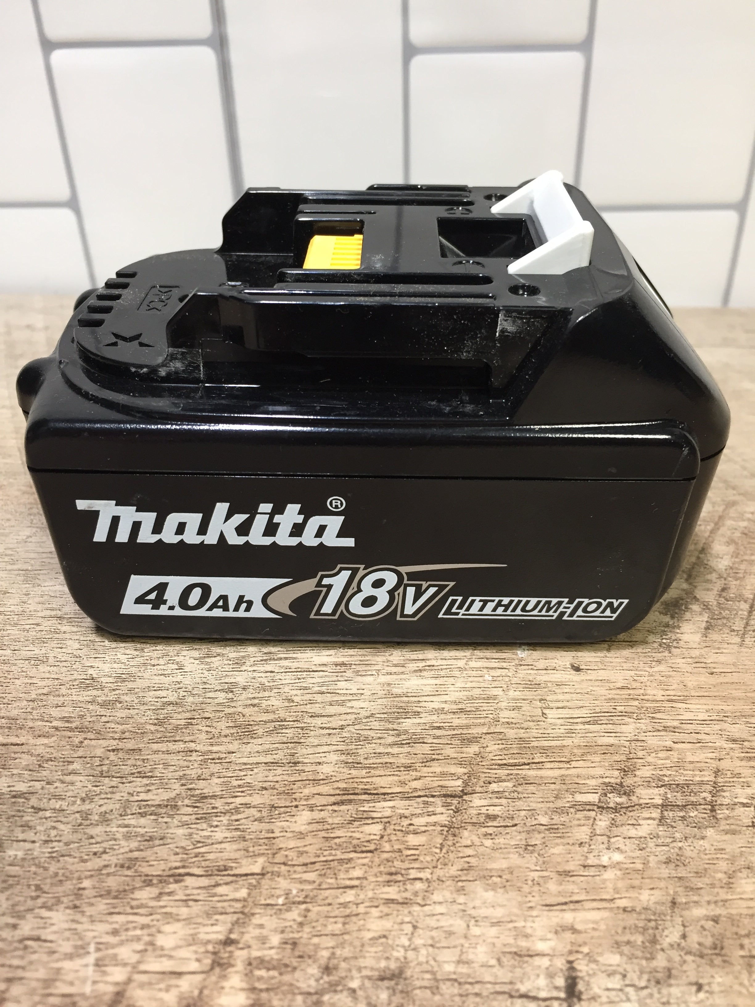 Genuine Makita BL1840B 18V LXT Lithium-Ion 4.0Ah Battery, Black OEM (7198459068654)